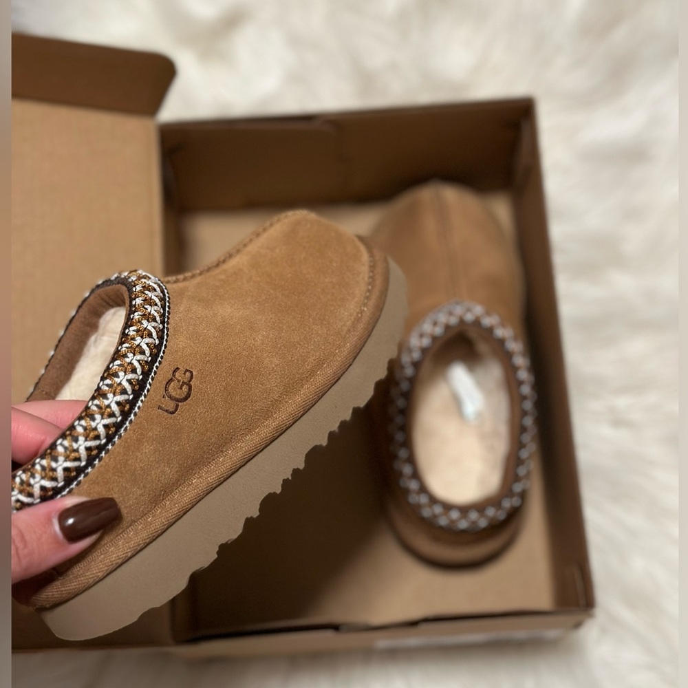 UGG Tasman II slippers. toddler slippers size 9T